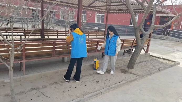 用真挚的情感与细致的关怀为老人们送去
