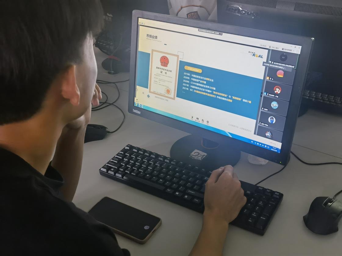 各企业按照规定时段进行专场招聘