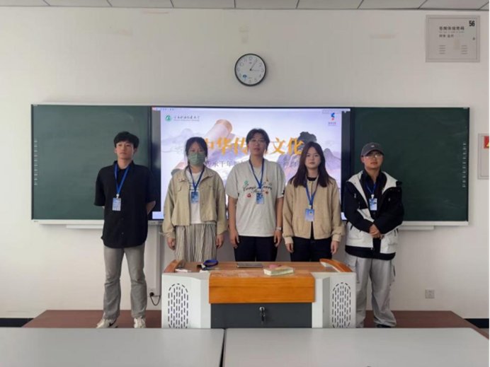带领同学们一同探寻千年文脉的深厚底蕴