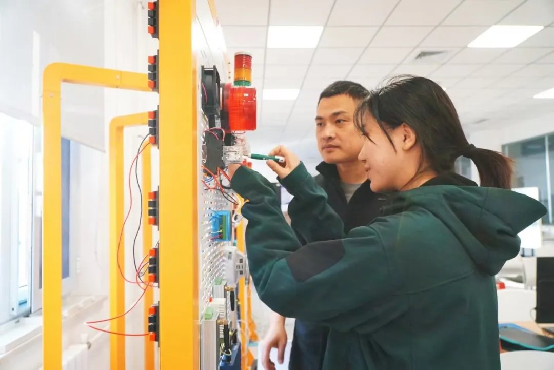 自治区级奖项百余项
