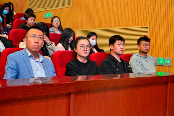 拜仁慕尼黑官方合作伙伴皇家体育app