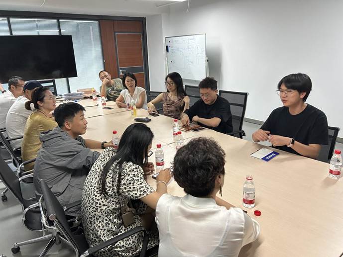 鲁菁及参加此次流动站全体教师共同参加