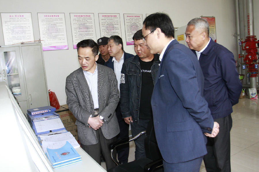 郑富芝一行参观了皇家平台app下载操