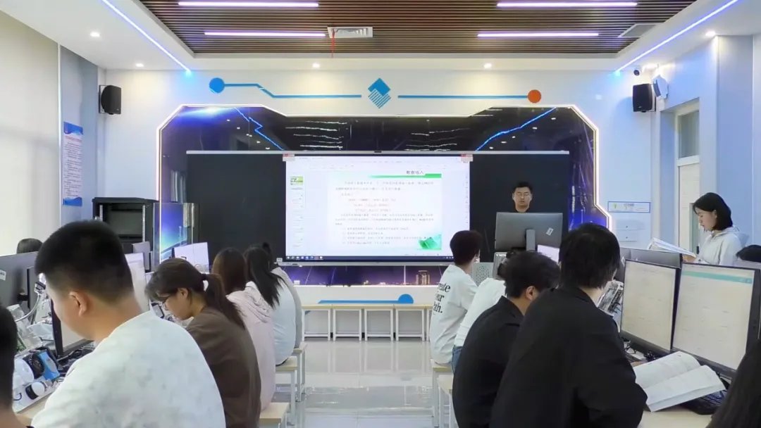 秉持“专业与职业岗位对接”