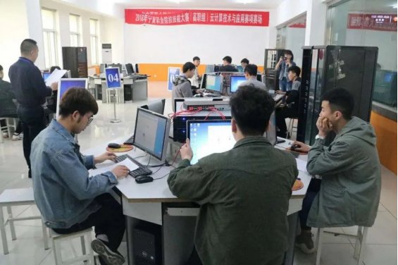 与多家IT类企业合作设立校外实习