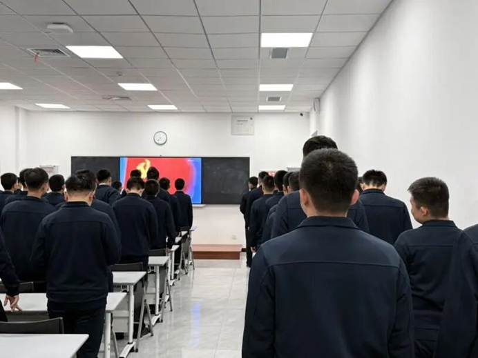 全体团员青年共同观看了团纪处分条例导