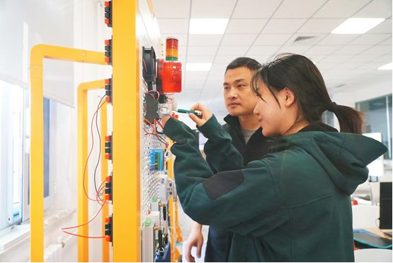 皇家平台app下载最新活动现有教职工
