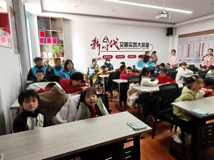 开展以学雷锋为主题的志愿服务活动