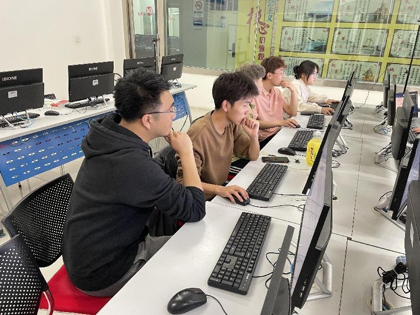 各赛项负责老师前期认真制定赛训方案并