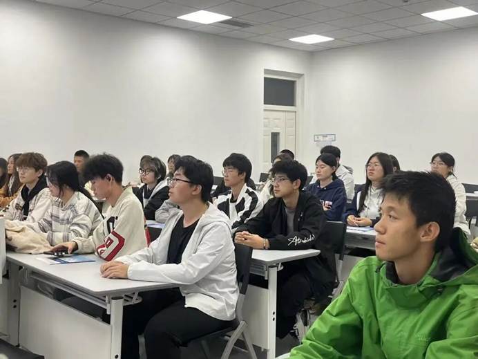本次活动由组宣部顾小琴同学主持