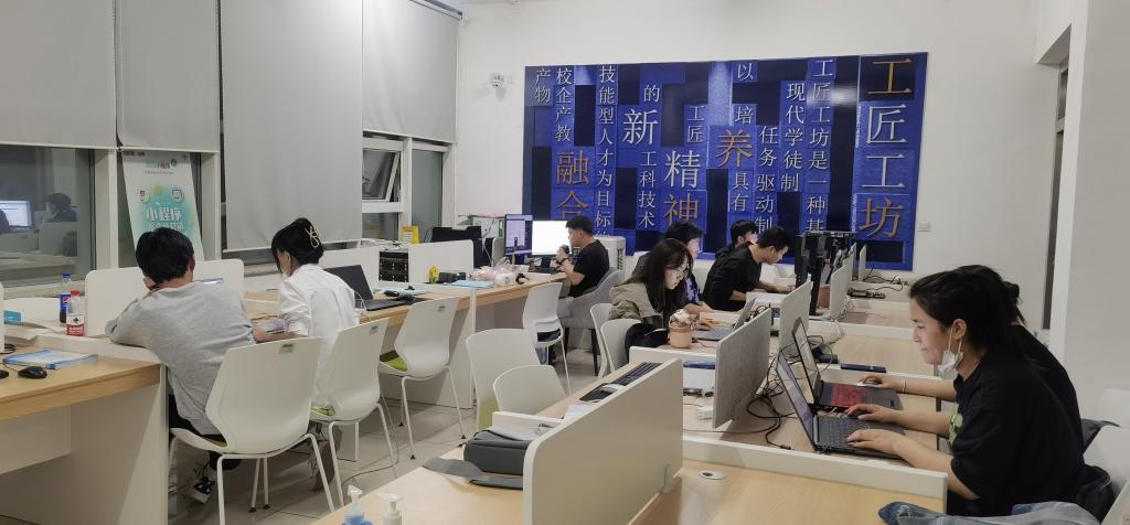 最终确定了12个参赛项目